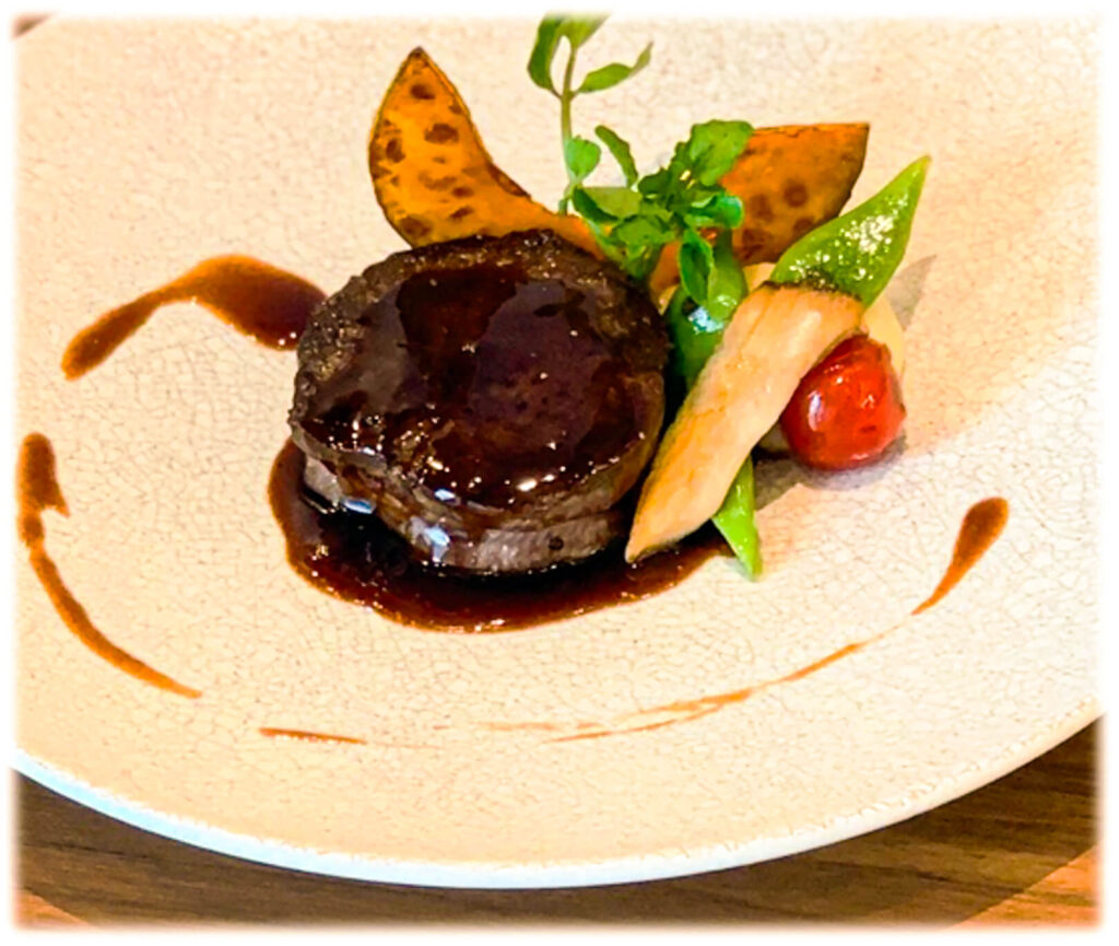 牛フィレ肉のステーキ 赤ワインソース　¥2,000